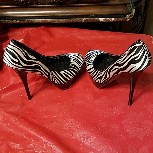 Shoes - Picture 4 of 4